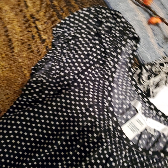 5/25 Max Studio S Stretchy Black White Polka Dot Blouse - Picture 6 of 6
